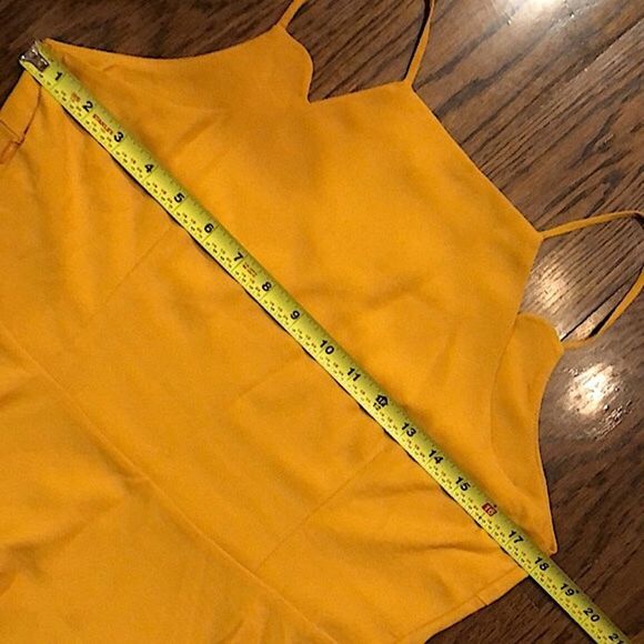 ELODIE Women’s Gold Scalloped Peplum Tank Top Sz Medium NWT - Picture 6 of 12